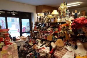 Dräkt Och Lampshoppens Hemslöjd