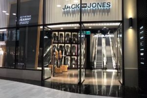 JACK & JONES