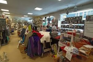 LEILAS SHOP, PRESENT ,TEE. SECONDHAND SKRÄDDERI &KEMTVÄTT