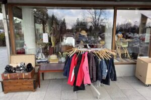 M&ouml;tesplats Kupan R&ouml;da Korset T&auml;by