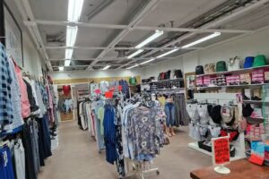 Uniq Kl&auml;der & Skor p&aring; kortedala torg 7